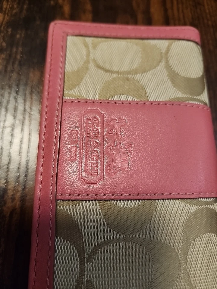 Cartera de cuero para mujer Coach rosa y marrón Foto 2 de 4