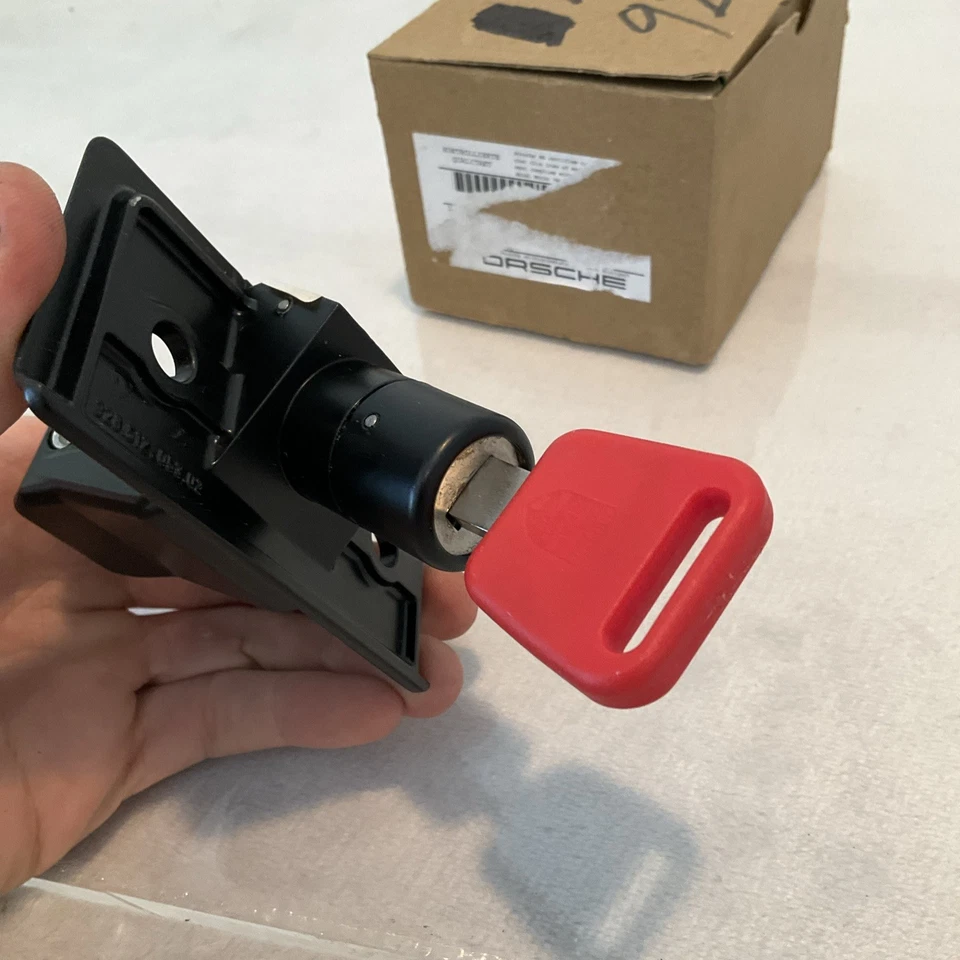 PORSCHE 928 CERRADURA ESCOTILLA TRASERA SUPERIOR ORIGINAL 92851205302 Nueva Caja Abierta Foto 3 de 4