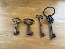 LOT OF 4 VINTAGE SKELETON KEYS