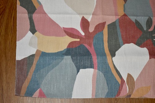 PINDLER Large-Scale Floral Print MOD — MULTI Heavy Fabric 26"sq SAMPLE REMNANT - Picture 5 of 11