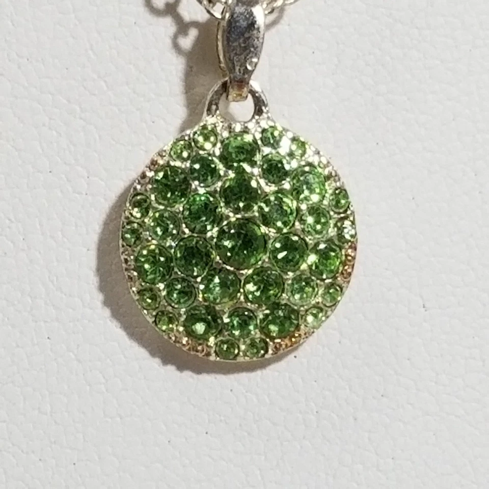 Colgante redondo pavé cristal verde vintage Avon NRT 16" 1.1947 Foto 4 de 4