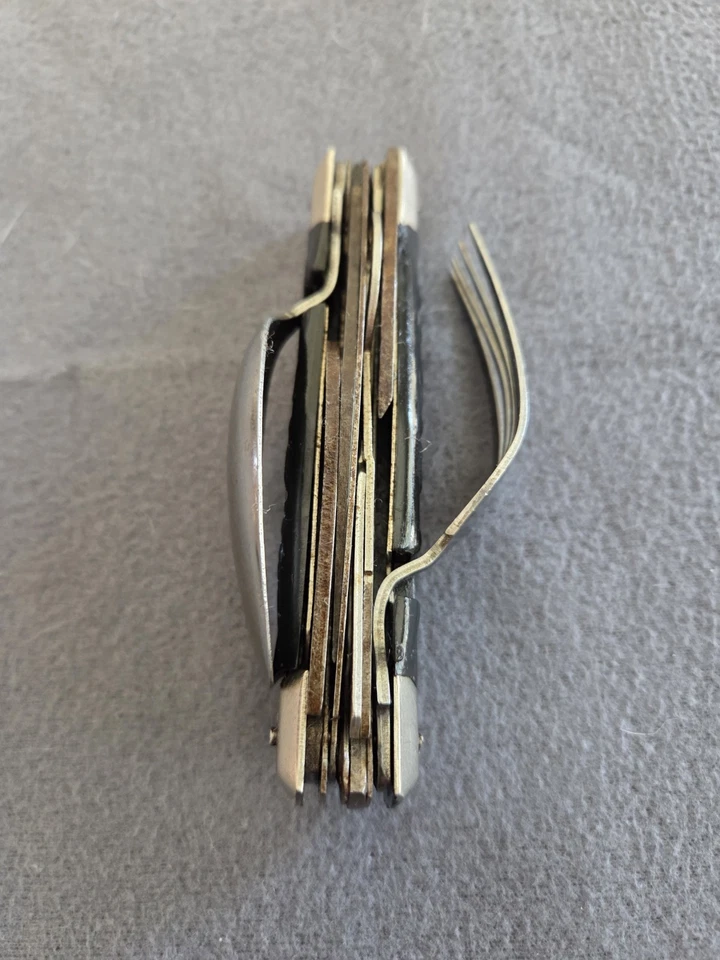 Cuchillo de Camping Estilo Suizo,11 Herramientas Diferentes.Hecho en Japón. Foto 2 de 4