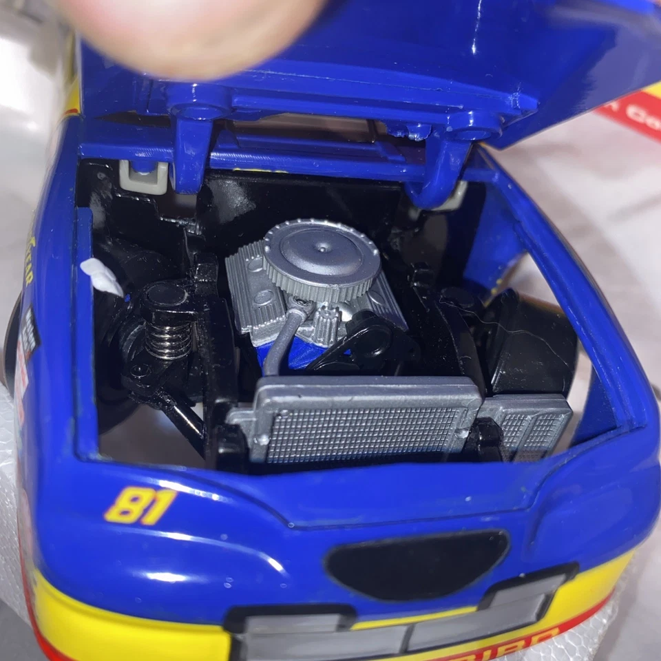 Figura de acción Kenny Wallace #81 Square D 1997 Ford Thunderbird escala 1:64 Foto 3 de 4