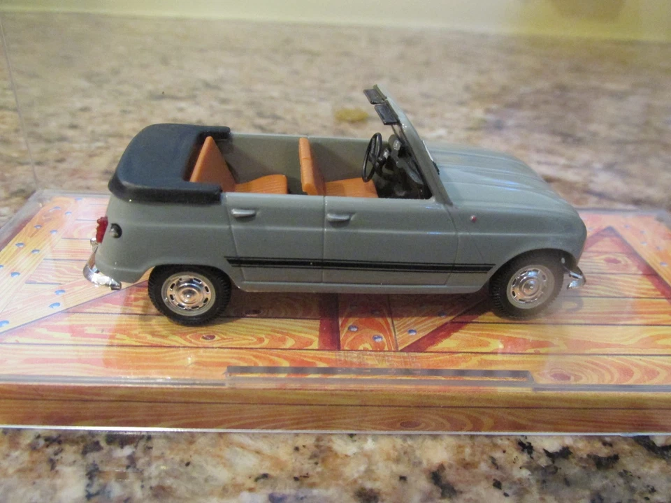 Renault 4 Torpedo Sinpar en plástico 1/43 de NOREV con estuche. ¡Solo ventas en Estados Unidos! Foto 3 de 4