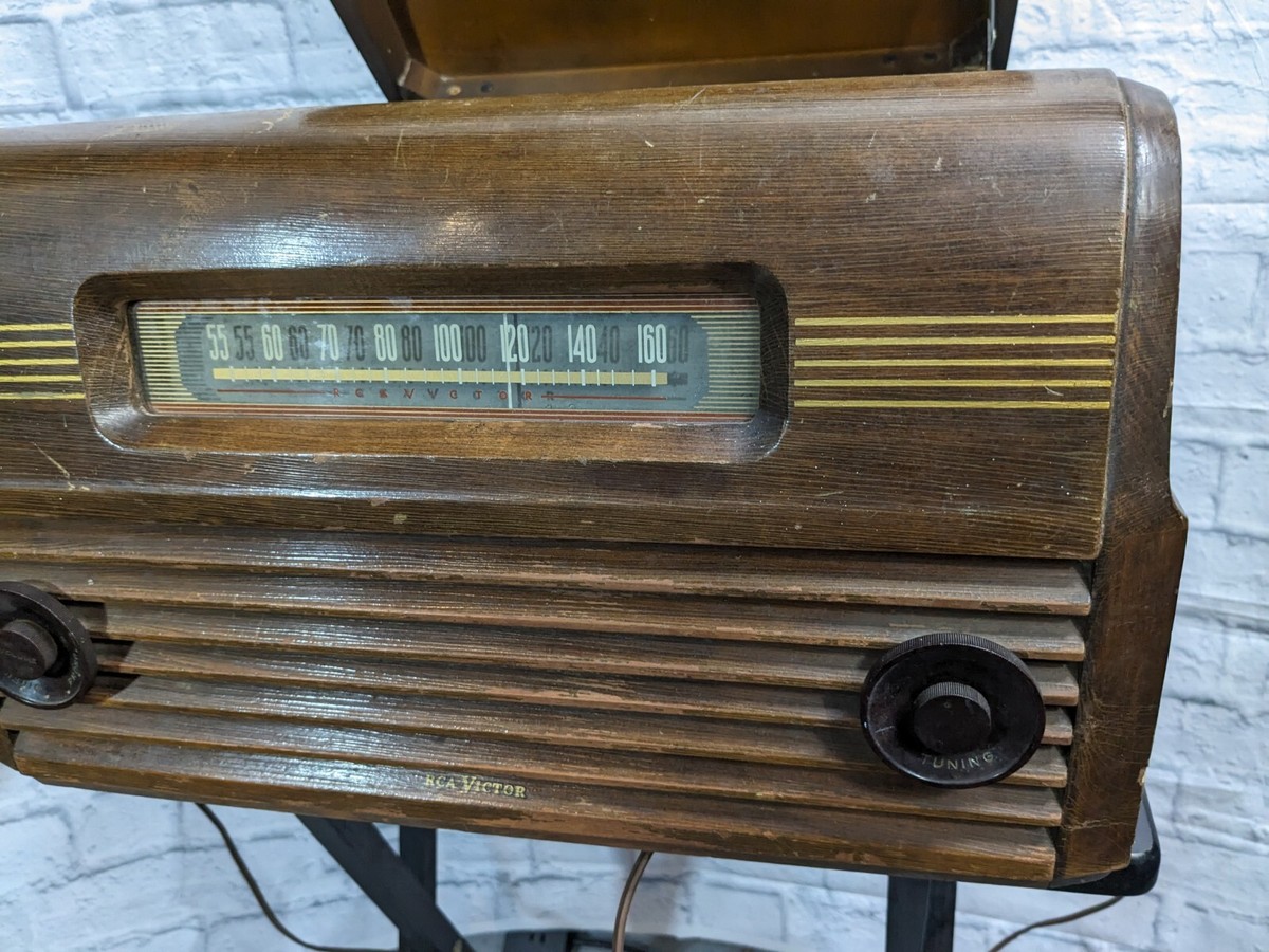1948 RCA Victor Victrola Model 77U Tube Radio/Record Player