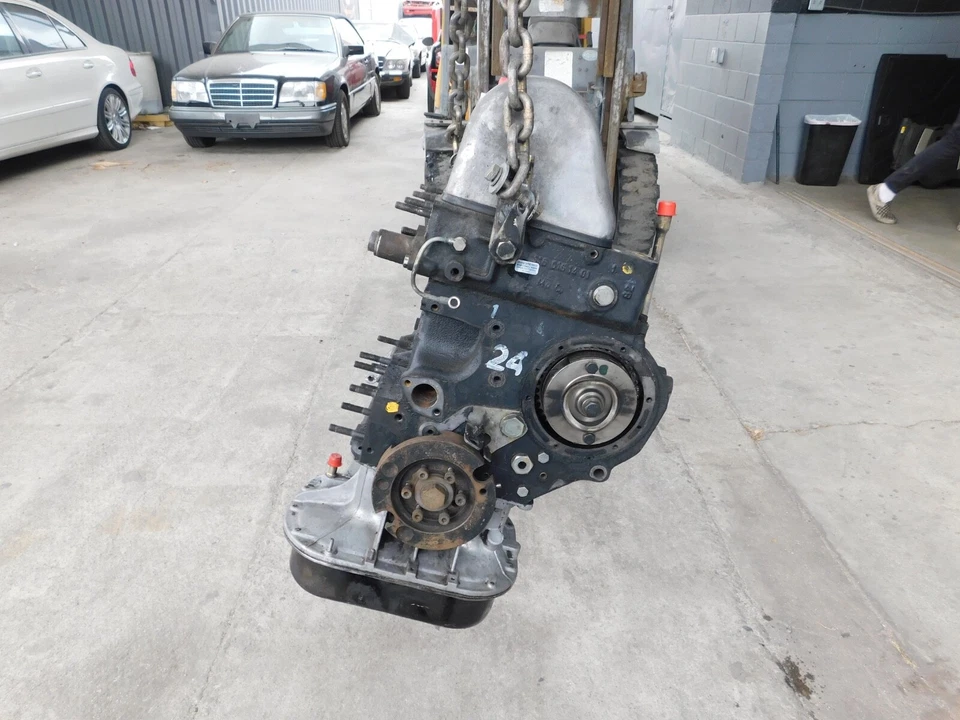W123 1977 - 1983 240D ENGINE LONG BLOCK 6160161401 - Image 3 of 4