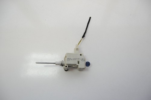 Mercedes C180 CL203 2002 RHD Tankverschluss Stellantrieb A2038201997 2138656