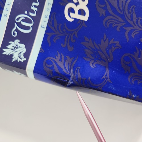 Winter Velvet Barbie Avon Exclusive Special Edition - Picture 4 of 6