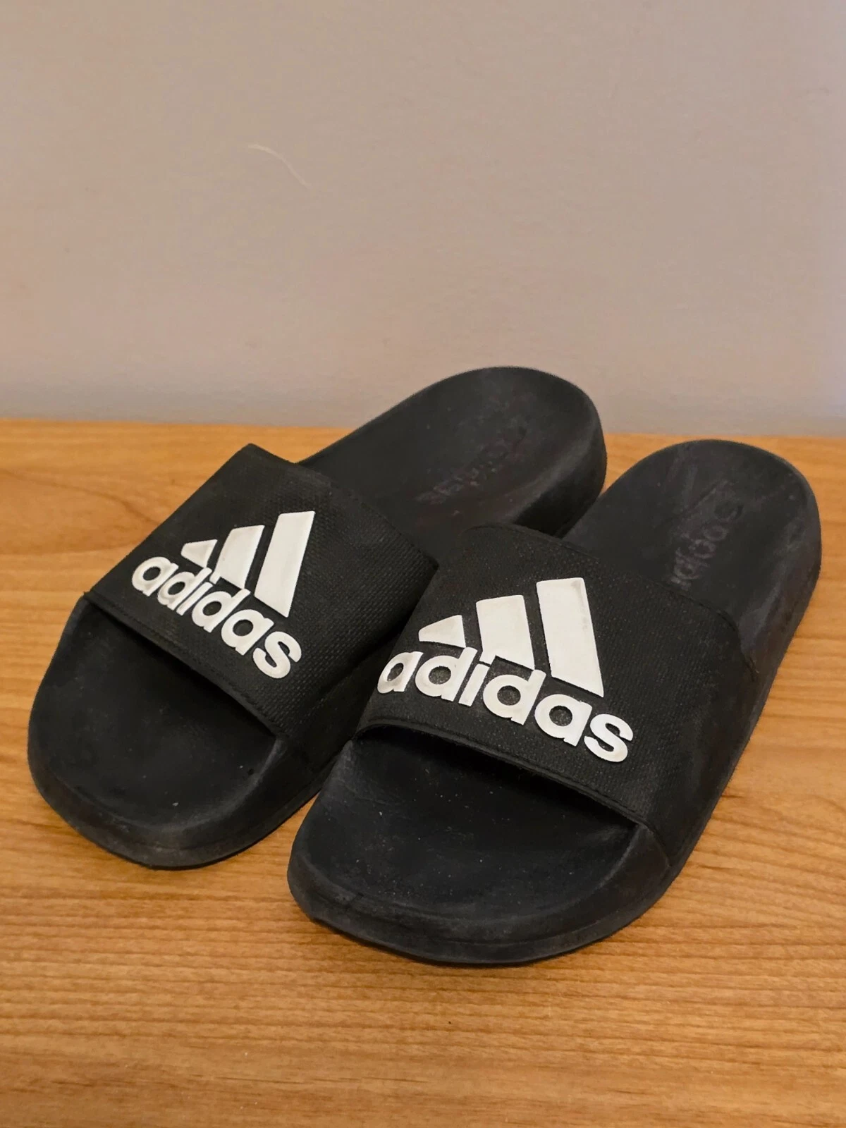 Scivoli Adidas Adilette classici giovanili taglia 5 nero bianco scivoli bambini
