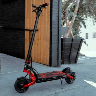 Kaabo Mantis V2 Electric Scooter w/ Charger / Light w Horn, NEW IN BOX 