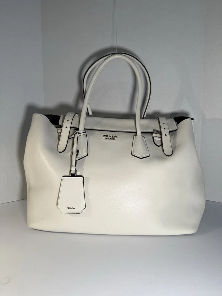 Bolso de Mano Prada Vitello Phenix Cuero Blanco con Bolsa Desmontable - Excelente Estado Foto 3 de 4