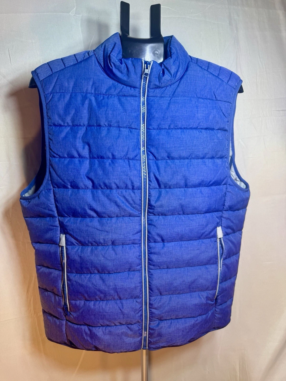 UNTUCKit Thierry Blue Puffer Vest Mens Size Large Model # 35704 Outdoor