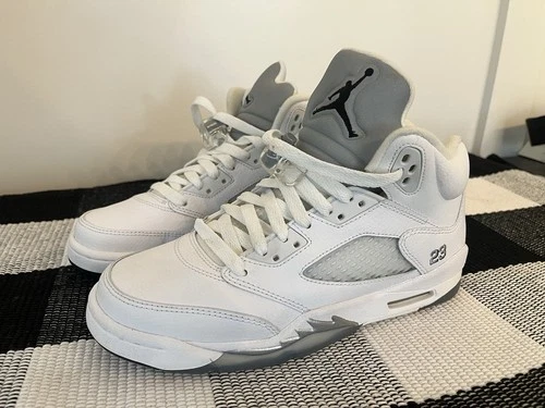Gs sz 6 Air Jordan 5 Retro White/Black/Metallic Silver 440888-130