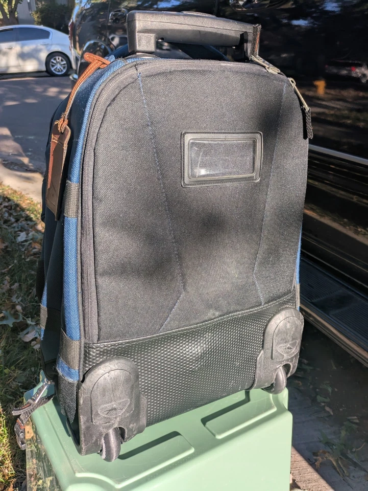 High Sierra 3 in 1 ATGO Rolling Carry On Luggage - Detachable Backpack - Image 3 of 4