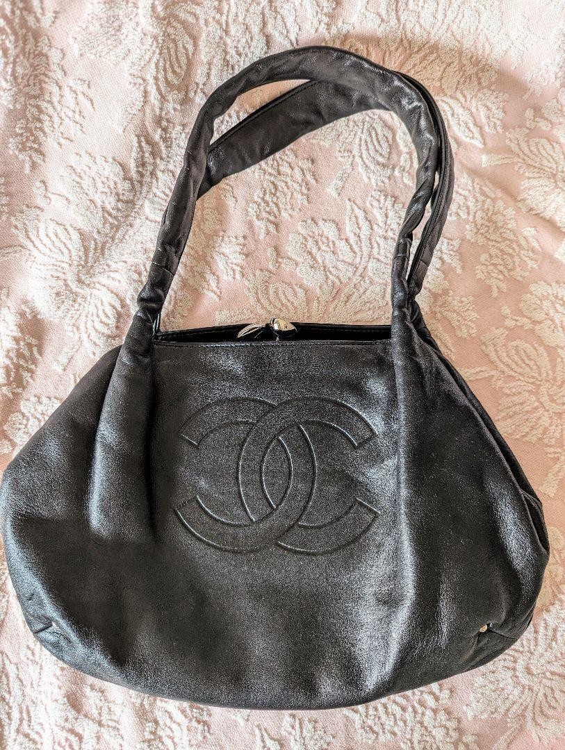 CHANEL quilted shoulder bag pouch in black caviar leather PGB698-image