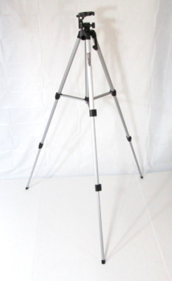 Weifeng WT330A Lightweight Extendable Camera Tripod With Carrying Bag Like New