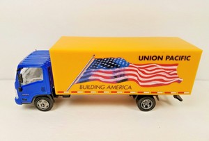 Menards ~ O Gauge Union Pacific Diecast Isuzu Box Truck 1:48 scale