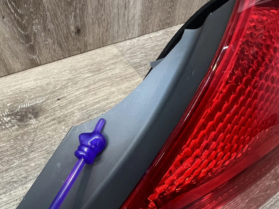 Conjunto de luces traseras derecha Honda Accord 2003-2005 OEM Foto 3 de 4