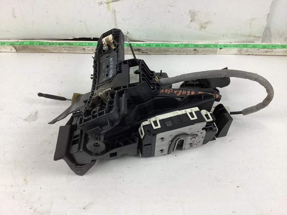 Actuador de pestillo de cerradura de puerta delantera derecha Mercedes-Benz C300 2008-2014 2047231008 OEM Foto 2 de 4