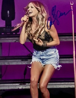 CARLY PEARCE FIRMADO A MANO 8X10 GANADOR DEL PREMIO COUNTRY GRAMMY NASHVILLE HOT LEGS