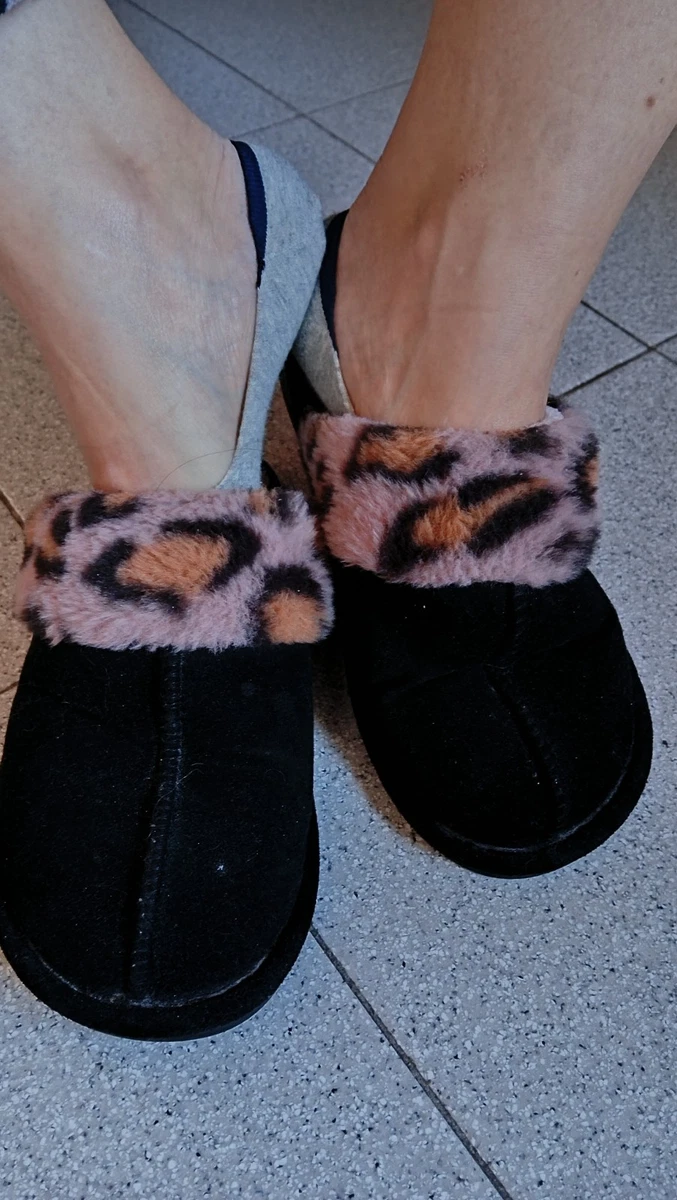 Clarks Pantofole da uomo in pelle scamosciata, calde, accoglienti, per interni ed esterni, foderate in pelliccia sintetica, Cannella, 41 EU