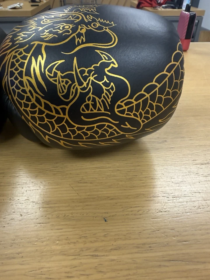 Guantes de Boxeo Muay Thai Gemelos Especiales Negro y Dorado Dragón 12OZ Premium Raro Foto 2 de 4