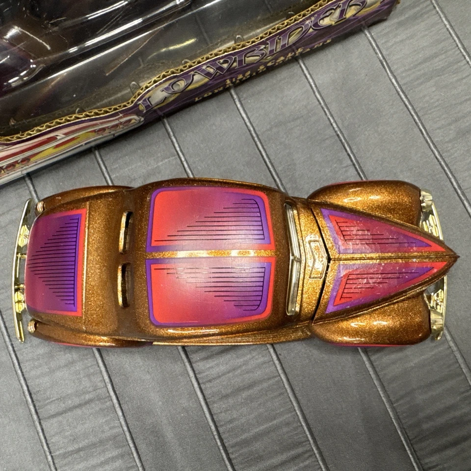 Coche modelo diecast dorado Ford cupé 1/24 40 Racing Champions Lowriders Foto 4 de 4