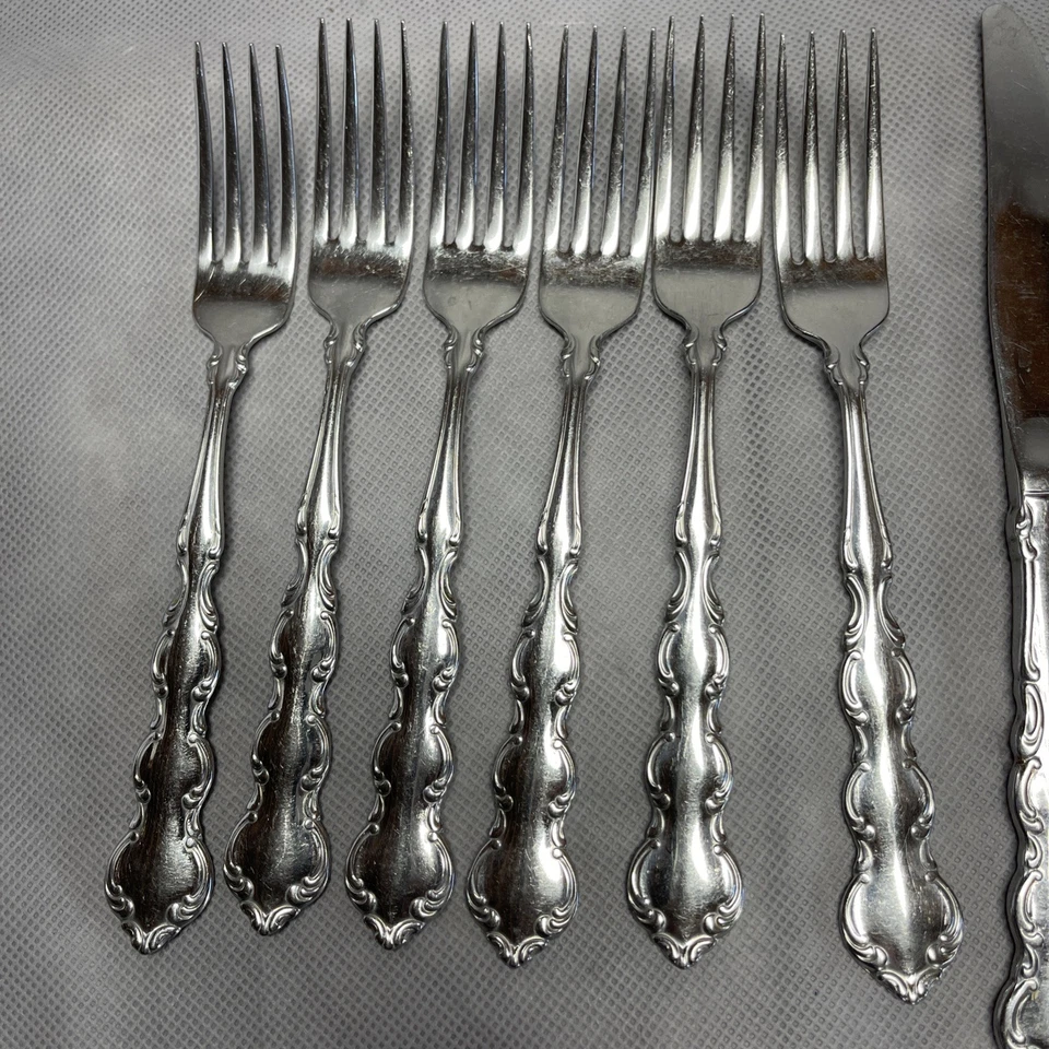 Oneida MOZART Stainless Deluxe Flatware Set 42 Pieces - Image 4 of 4