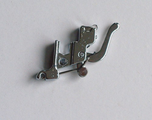 TRIGGER Foot Release / PRESSER FOOT HOLDER / LOW SHANK * KENMORE LISTED MODELS - Picture 3 of 4