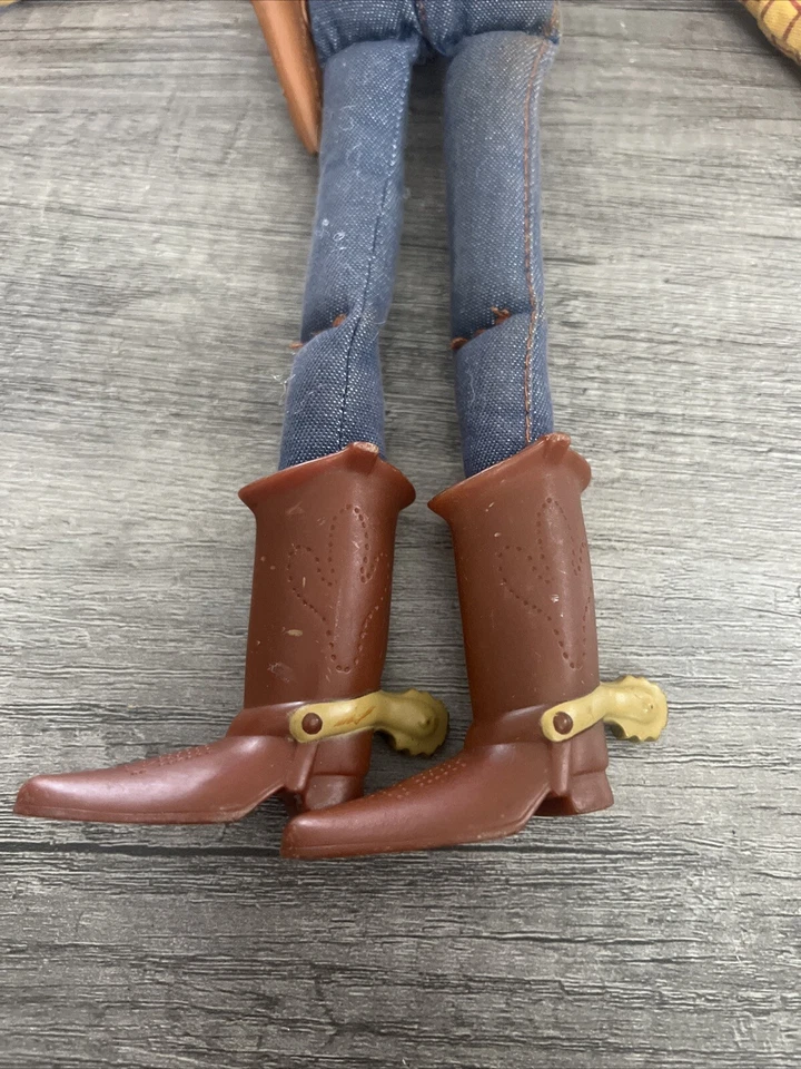 Disney Pixar Thinkway Toy Story Muñeca Woody Tirar de Cuerda 15” Funciona Sin Sombrero Foto 3 de 4