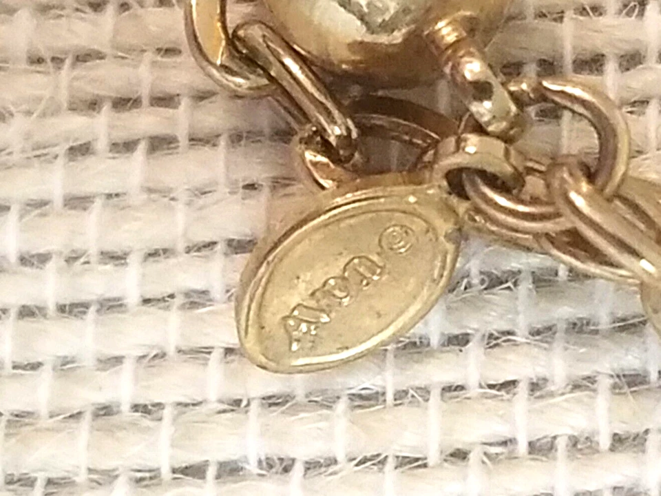 1975 Signed AVON Come Summer Necklace Gold Tone Chain White & Green Lucite Beads - Изображение 2 из 4