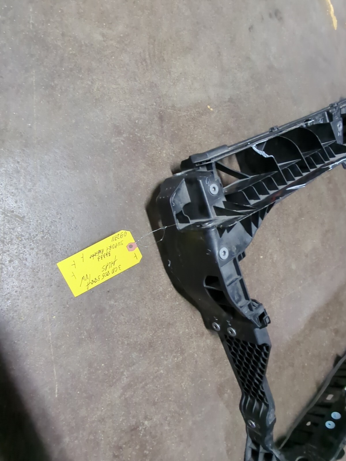 ? 2018 - 2021 Genuine Volkswagen ATLAS Radiator Support 