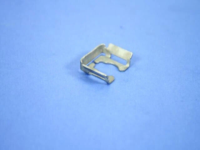 Clip inyector de combustible delantero genuino Mopar 2005-2024 Jeep Grand Cherokee 53032905AA Foto 2 de 4