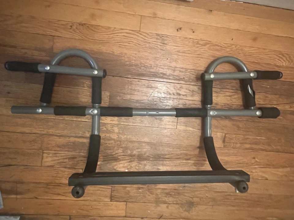 Barra Pull Up Iron Gym PRO FIT con Múltiples Empuñaduras Foto 2 de 2