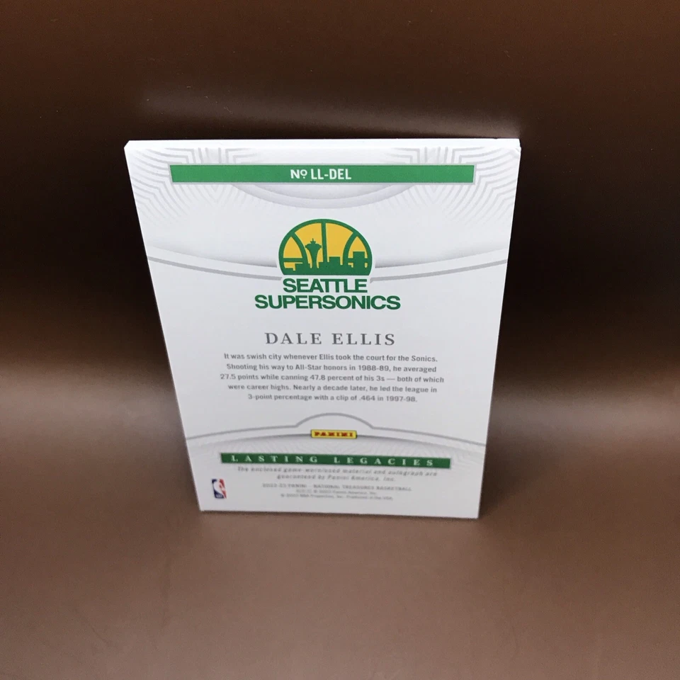 Camiseta deportiva 2022-23 National Treasures Dale Ellis juego usada autógrafo 02/99 Foto 2 de 2