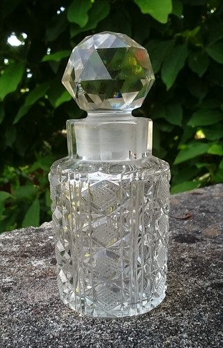 PAIR ANTIQUE BRITISH IRISH VICTORIAN CUT GLASS SCENT PERFUME BOTTLES / FLACON - Picture 2 of 9