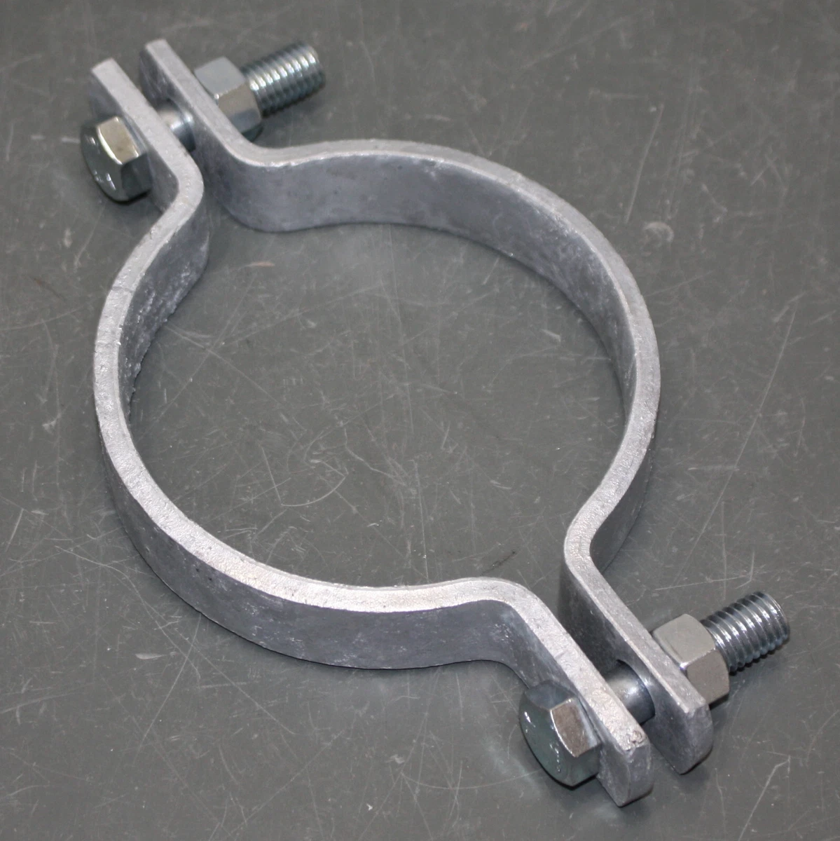5 Anvil Medium Pipe Clamps 0500345103 4 Diameter Galvanized