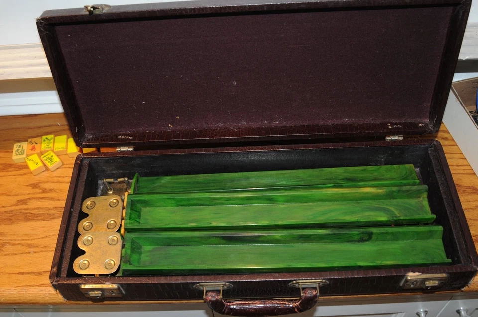 Vintage Mah Jong Set Butterscotch Bakelite Mahjong  Board Game 156 Tiles 5 Racks - Image 4 of 4