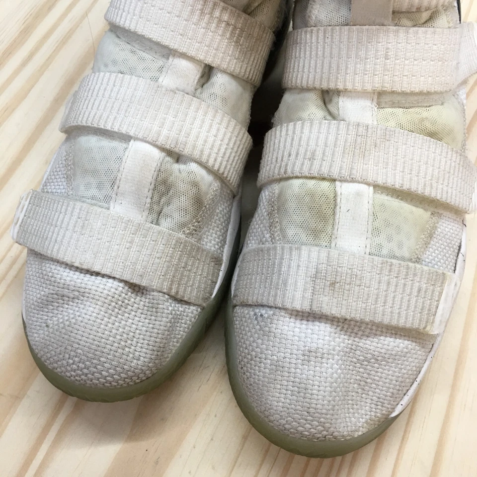 Nike Zapatos Juveniles 6.5 Lebron Soldier 11 GS Baloncesto Blanco Sin Plantillas 918369-101 Foto 4 de 4