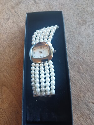 Vintage Pearlized Dial Silver Tone Face White Faux Pearl Stretch Band Watch NIB