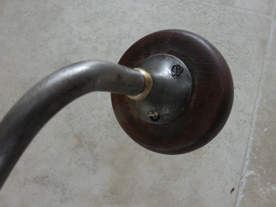 Vilebrequin, outil ancien de charpentier menuisier - Photo 3/4