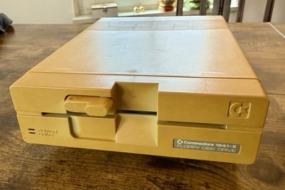 Commodore 1541-II  Floppy Disk Drive  / Diskettenlaufwerk für C64 / C128 / SX-64