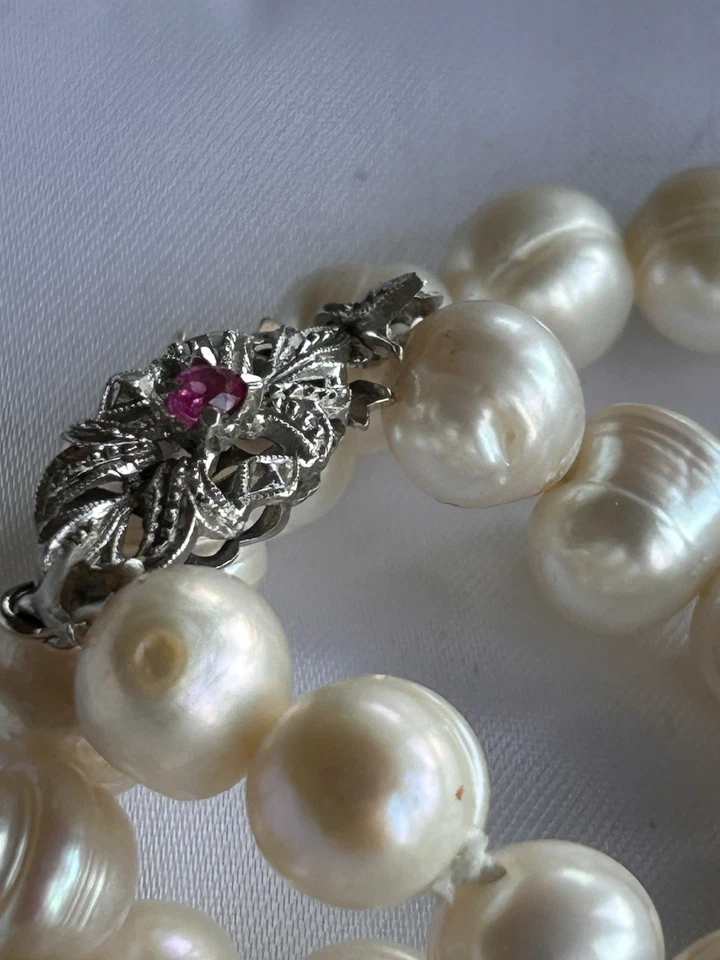 Collana Di Perle Scaramazze Con Chiusura In Oro 750  E Rubino. Anni 50 - Immagine 4 di 4