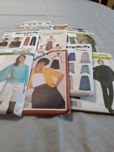 Lot of 10 Simplicity Sewing Patterns, Misses Small Sizes, cut and uncut - 第 1/1 張圖片