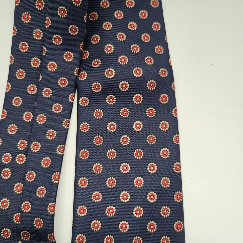 Corbata para hombre Geoffrey Beene 100 % tricel azul marino con puntos rojos 3,25" de ancho Foto 2 de 4