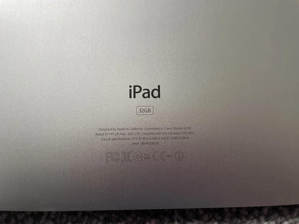 Apple iPad 1st Gen 32GB - WiFi Unlocked - Image 2 of 4