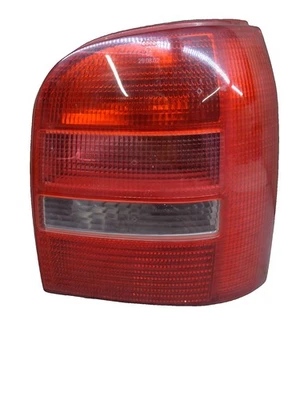 Feu arriere droit Audi A4 I A4 I 8D9945096C - Photo 1/4