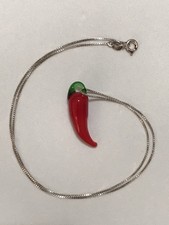 Schöner Murano Chili Pfeffer Anhänger mit Sterling Silber Kette. 17“