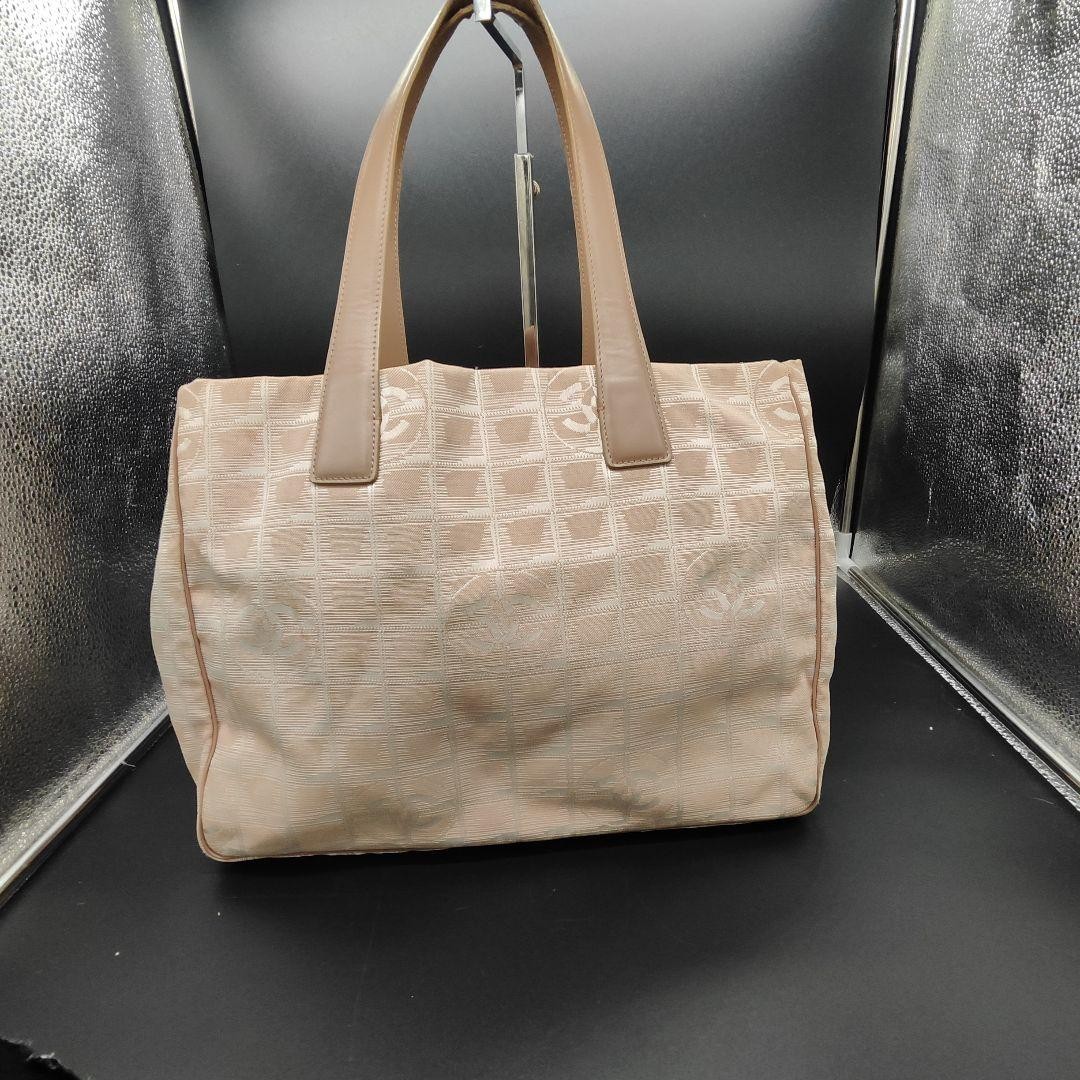 CHANEL Beige Checkered Tote Bag MU196315