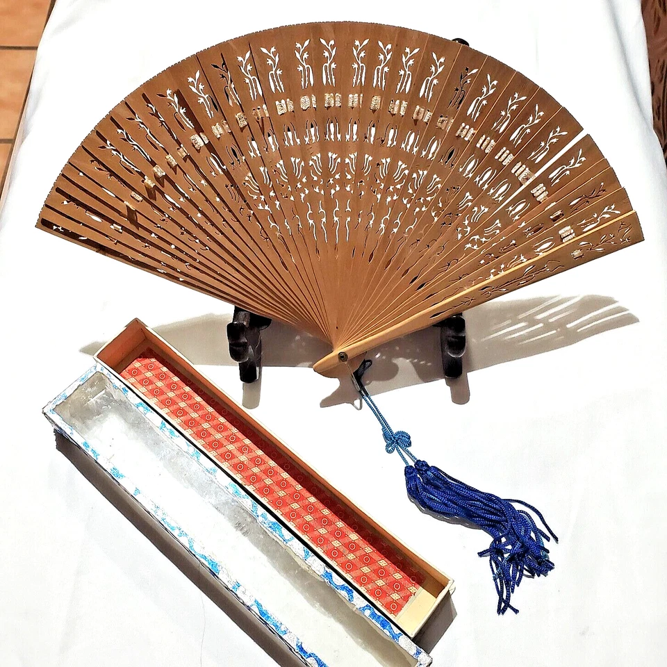 Sândalo chinês feminino esculpido por fã Kung Brothers 1940-1948 com caixa original 12" - Imagem 2 de 4